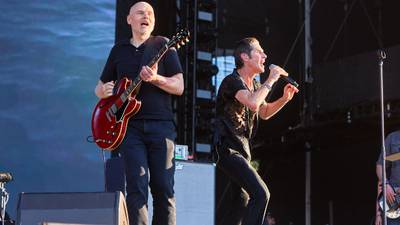 Billy Corgan joins reunited Porno for Pyros at Lollapalooza for Led Zeppelin cover