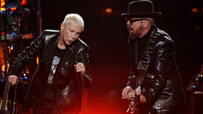 Eurythmics reportedly getting offers to reunite for world tour