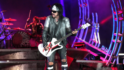 Mötley Crüe’s Nikki Sixx responds to accusations band plays with backing tapes