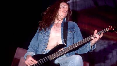 Collectable, licensed Cliff Burton mini statue to be released in 2023