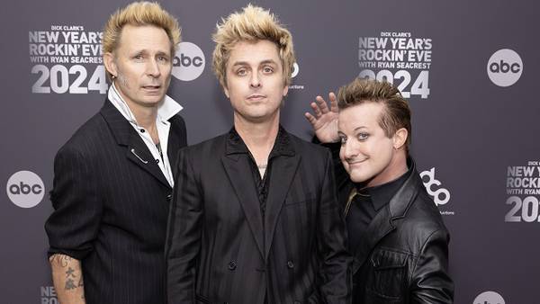Green Day plays ﻿﻿new ﻿'Saviors' ﻿album in full during surprise concert