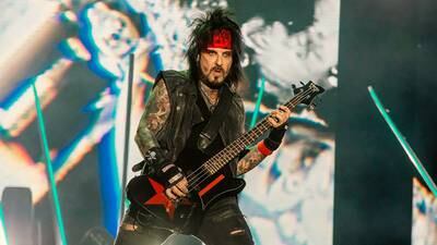 9 to Sixx: Mötley Crüe bassist collaborating with Dolly Parton